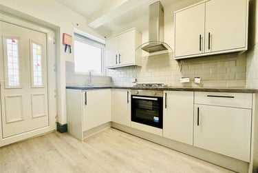 3 bed flat, Trent Bridge Buildings, West Bridgford, Nottingham, NG25FB - Image 2